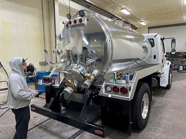 2026 Freightliner M2 w/1850 USG Tank - CDN Budget Special vacuum truck